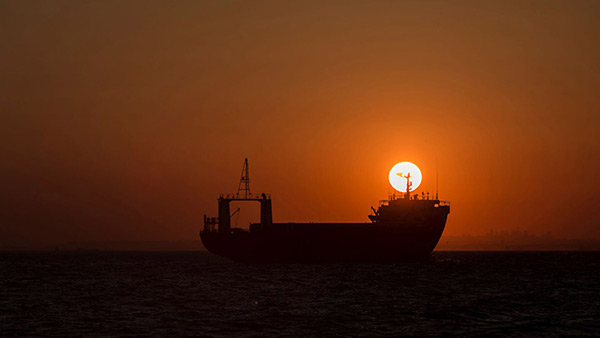 日落前的油轮-国防案例研究Pléiades