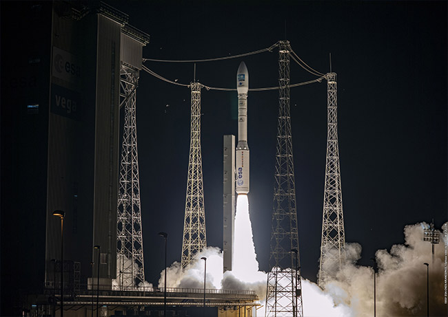 Pléiadesneo4，昨晚的ArianEspace的欧洲发射器Vega成功推出了Pléiades新地球观测星座的第二卫星。